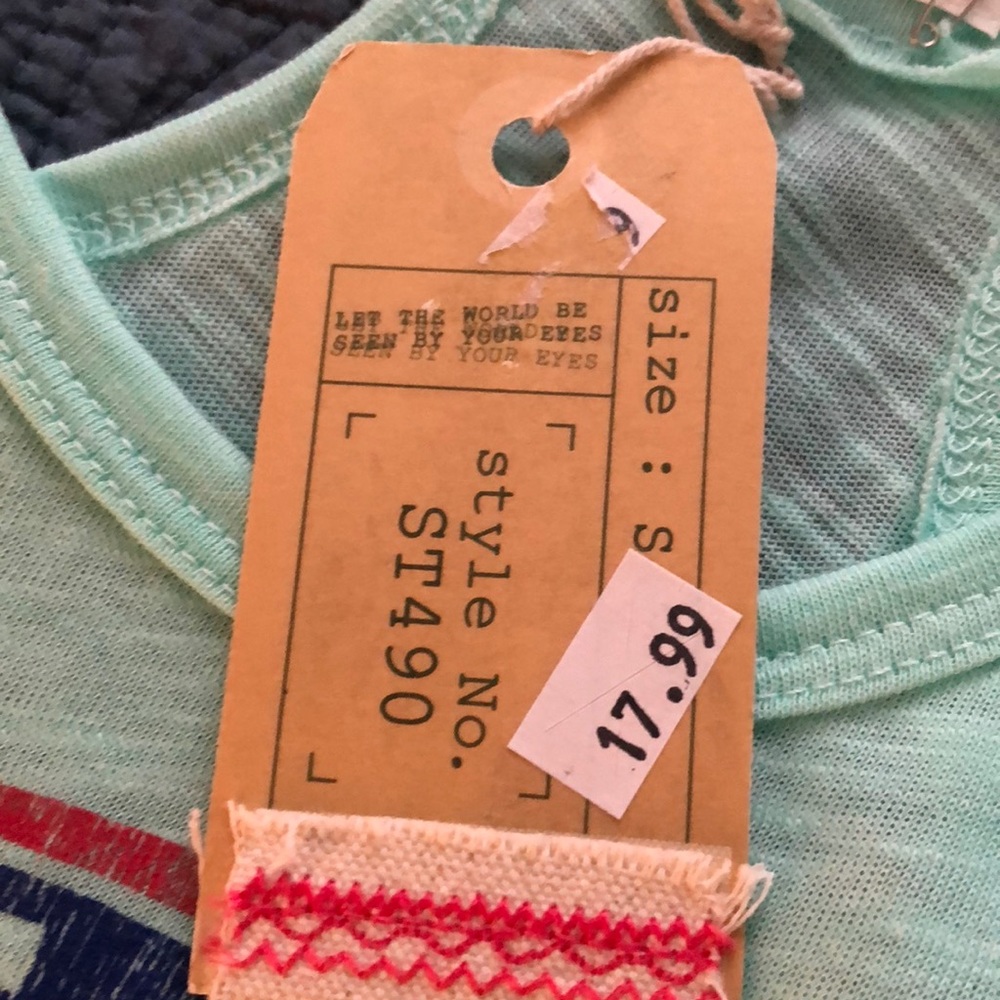 2 Tank tops - Picture 3 of 5